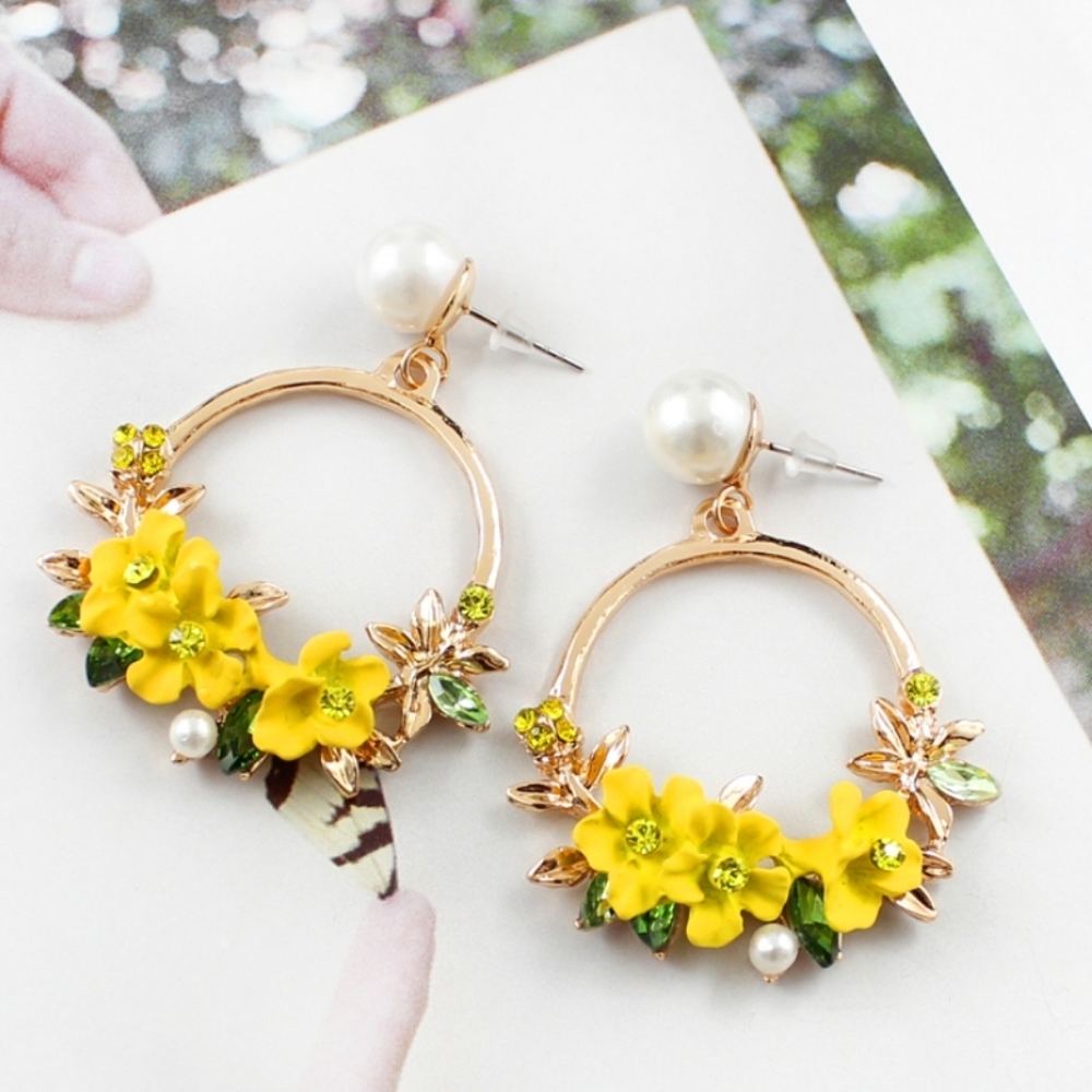 ●NEW yellow flowers earrings with faux pearl